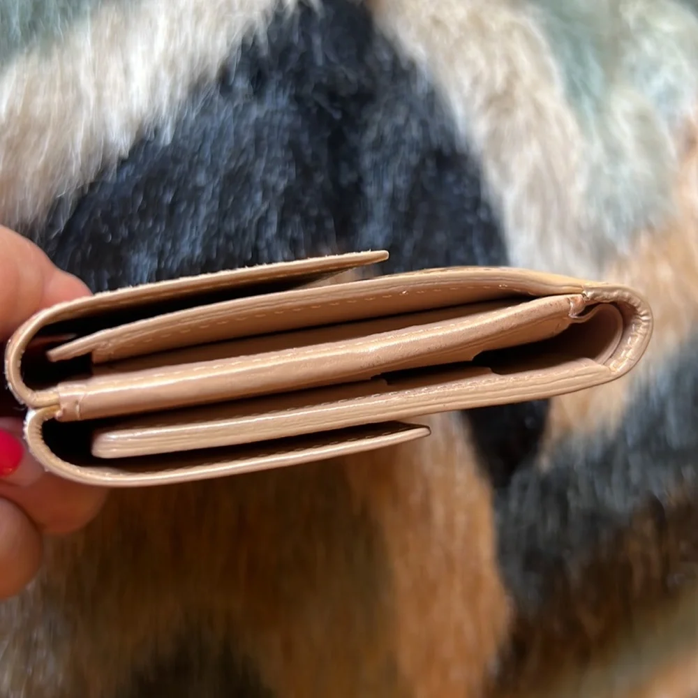 AUTHENTIC Louis Vuitton monogram Vernis champagne trifold elise wallet - Picture 8 of 11